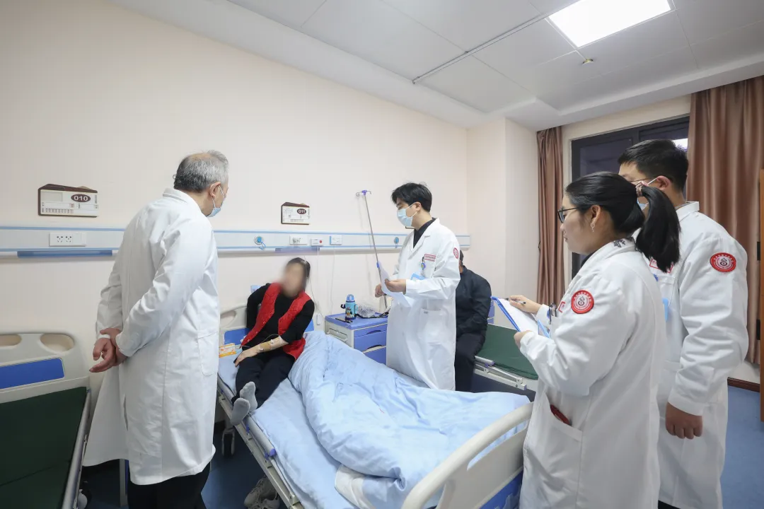 细致查房 · 深度会诊 | 西安附医中医医院疼痛科杨建辉教授纪实