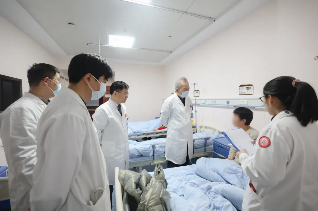 细致查房 · 深度会诊 | 西安附医中医医院疼痛科杨建辉教授纪实