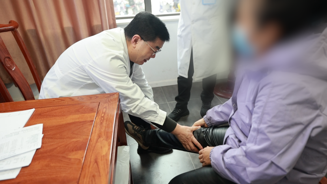 原北京301医院潘秀臣教授西安附医中医医院痛风风湿骨病会诊圆满收官，患者收获康复新希望